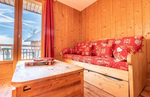 La Feclaz Apartment | Wifi, 200m from resort center, swimming pool, sauna, terrace, balcony, parking, tv, ski locker, 56m²