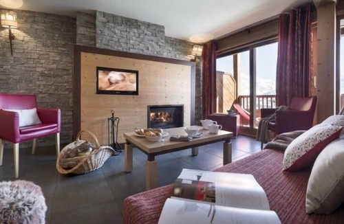 Les Almes Apartment | Wifi, 200m from resort center, balcony, fireplace or stove, tv, ski locker, 100m², Tignes