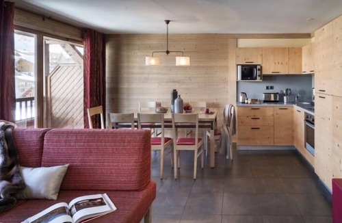 Les Almes Apartment | Wifi, 200m from resort center, balcony, fireplace or stove, tv, ski locker, 100m², Tignes