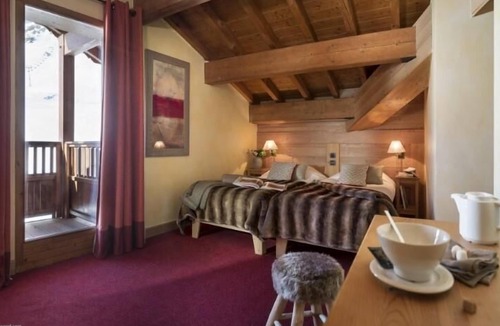Les Almes Apartment | Wifi, 200m from resort center, balcony, fireplace or stove, tv, ski locker, 100m², Tignes