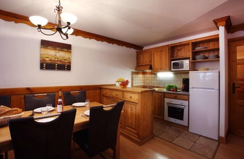 Oz-en-Oisans Apartment | Wifi, 50m from resort center, fitness, swimming pool, sauna, hammam, balcony, tv, ski locker, 65m²