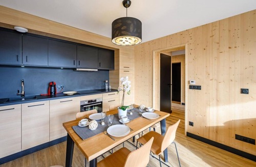 Le Corbier Apartment | Wifi, 50m from resort center, swimming pool, terrace, balcony, tv, ski locker, 74m², Le Corbier