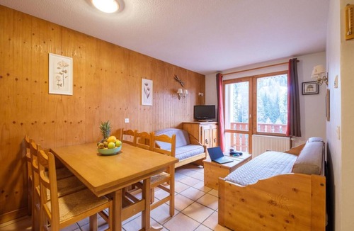 Lanslevillard Apartment | Wifi, 50m from shops, fitness, sauna, tv, ski locker, 36m², Val Cenis