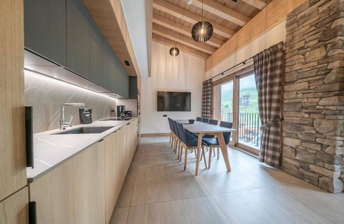 Tignes le Lac Apartment | Wifi, resort center, 4th floor, swimming pool, sauna, hammam, balcony, tv, ski locker, 115m², Tignes
