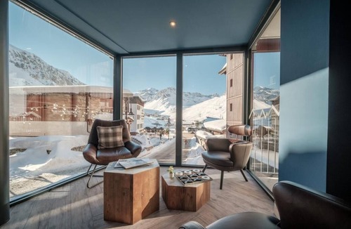 Tignes le Lac Apartment | Wifi, resort center, 4th floor, swimming pool, sauna, hammam, balcony, tv, ski locker, 115m², Tignes