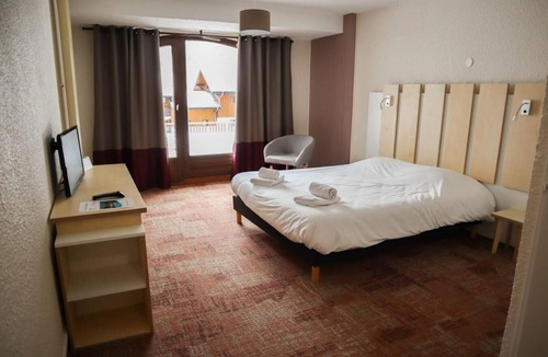 Pralognan-la-Vanoise Hotel | Wifi, swimming pool, sauna, tv, 45m², Pralognan-la-Vanoise