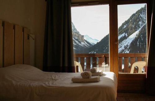 Pralognan-la-Vanoise Hotel | Wifi, swimming pool, sauna, tv, 45m², Pralognan-la-Vanoise