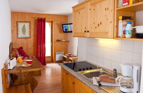 Saint-Sorlin-d'Arves Apartment | Wifi, swimming pool, terrace, balcony, parking, 60-70m², Saint Sorlin d'Arves