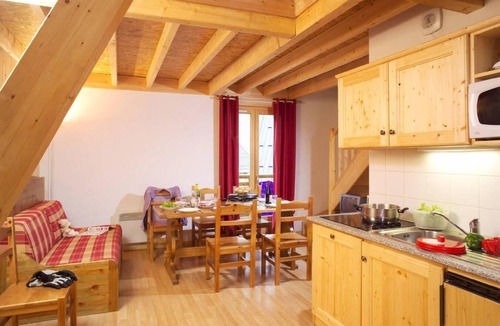 Saint-Sorlin-d'Arves Apartment | Wifi, swimming pool, terrace, balcony, parking, 60-70m², Saint Sorlin d'Arves