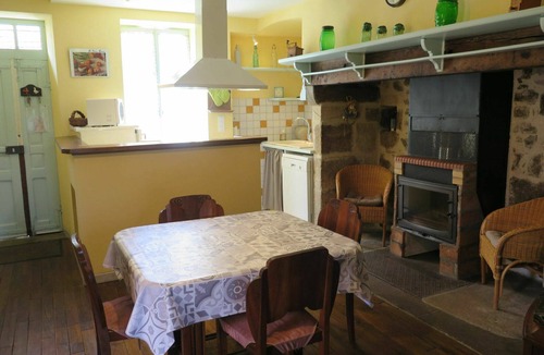 Teyssieu Villa | Wonderful private villa for 4 people with WIFI, private pool, TV, terrace and pets allowed