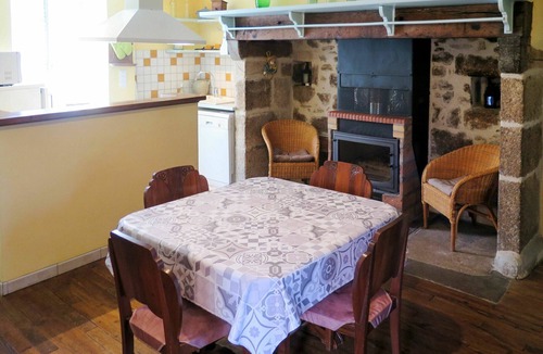 Teyssieu Villa | Wonderful private villa for 4 people with WIFI, private pool, TV, terrace and pets allowed