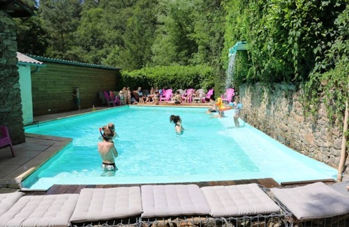 Saint-Constant-Fournoules Cabin | ZEcamping 3* toboggans chiens acceptés locatif LV BBQ 60m2 6 pers