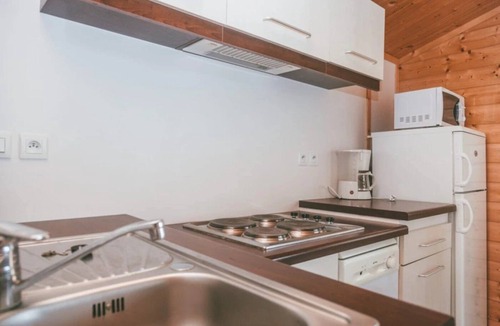 Monclar-de-Quercy Ski Chalet | ZEcamping 3 étoiles piscine couverte locatif TV LV clim 35m2