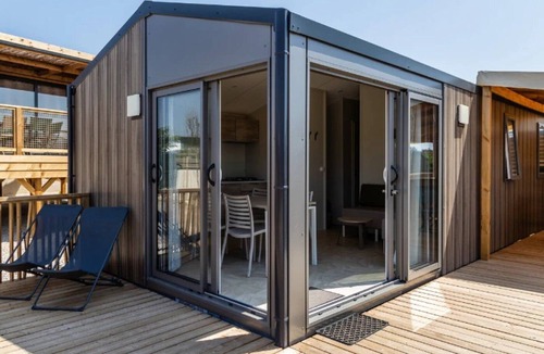 Messery House | ZEcamping 3 étoiles piscine animaux acceptés locatif TV LV BBQ 31m2