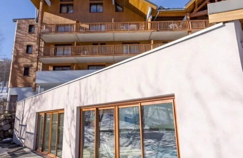 Les Bottieres Apartment | ZEcamping 3* piscine couverte dog friendly locatif TV 24m2 2 pers