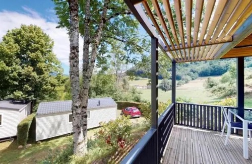 Vic-sur-Cere Other | ZEcamping 4 étoiles animaux acceptés tennis piscine couverte