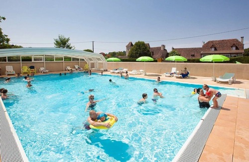 Thegra House | ZEcamping 4 étoiles piscine couverte animations locatif TV LV clim 37m2