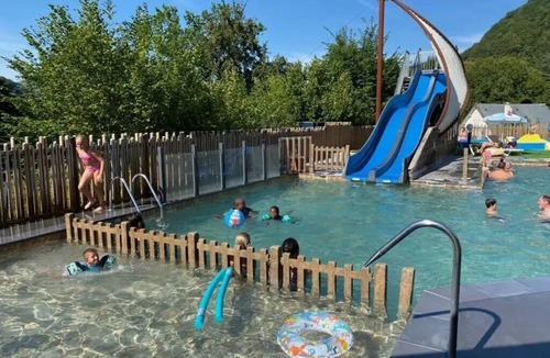 Vic-sur-Cere House | ZEcamping 4* animé piscine couverte pet friendly locatif TV 24m2