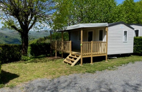 Vic-sur-Cere House | ZEcamping 4* animé piscine couverte pet friendly locatif TV 24m2
