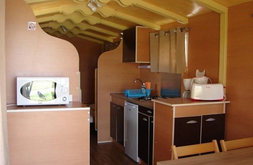 Saint-Boil House | ZEcamping 4* piscine couverte pataugeoire dog friendly tente 22m2