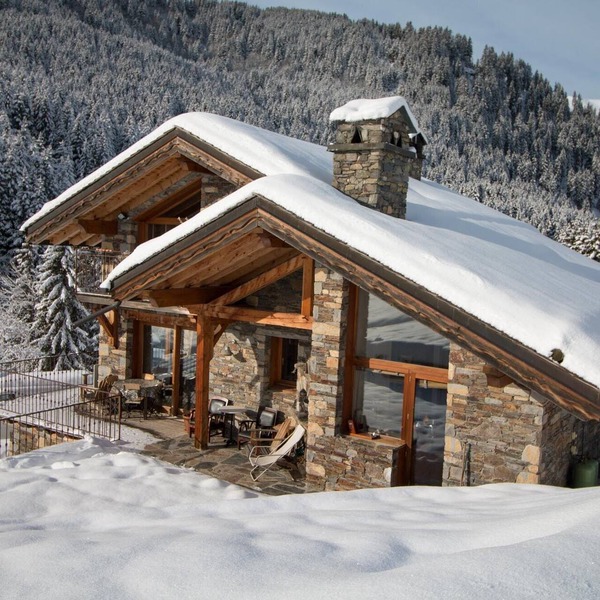 Chalet le Cairn - unique ski-in ski-out location! Outside Hot tube