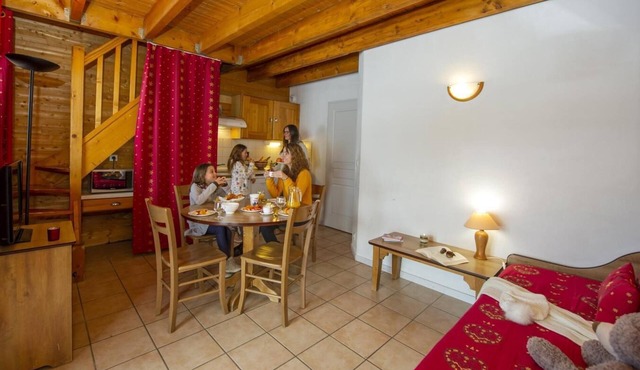 100m from shops, swimming pool, sauna, balcony, tv, ski locker, 35-40m², Saint-François Longchamp