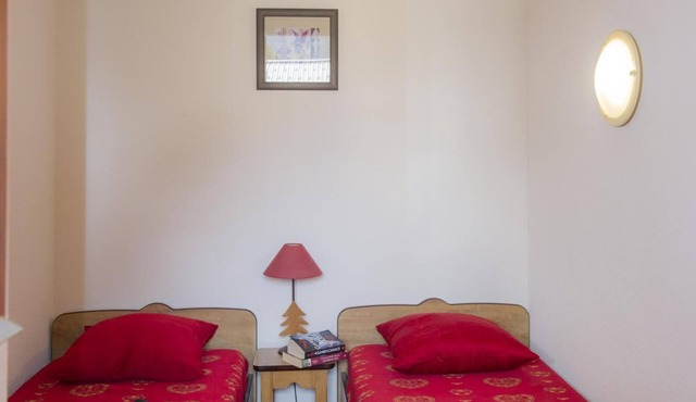 100m from resort center, swimming pool, balcony, tv, ski locker, 45m², La Norma