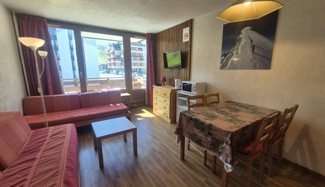100m from resort center, 1st floor, balcony, tv, ski locker, 24m², Tignes