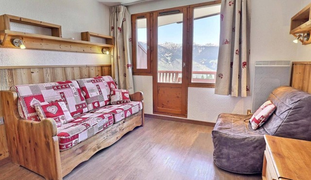 150m from resort center, 5th floor, balcony, ski locker, 31m², La Tania