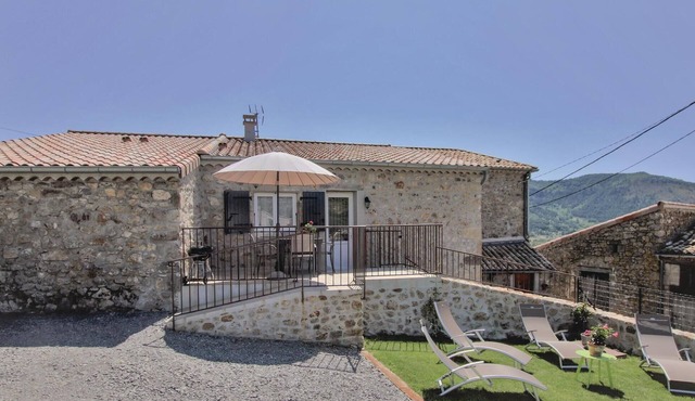 2 bedroom stunning home in St Etienne de Boulogne