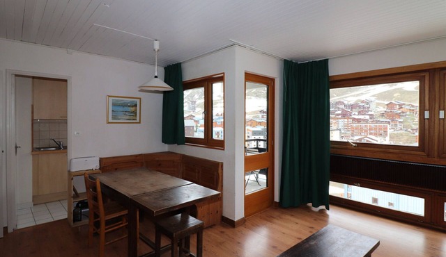 2-room apartment, ski-in/ski-out, southwest balcony, pets allowed