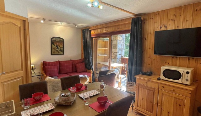 2-room cabin apartment for 4 in Méribel with covered parking