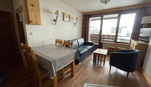 2-room renovated at the foot of the slopes, south-west facing