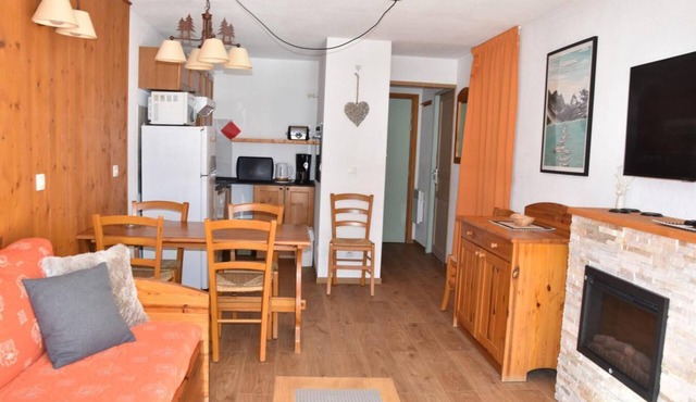 200m from resort center, 2nd floor, swimming pool, parking, tv, ski locker, 36m²