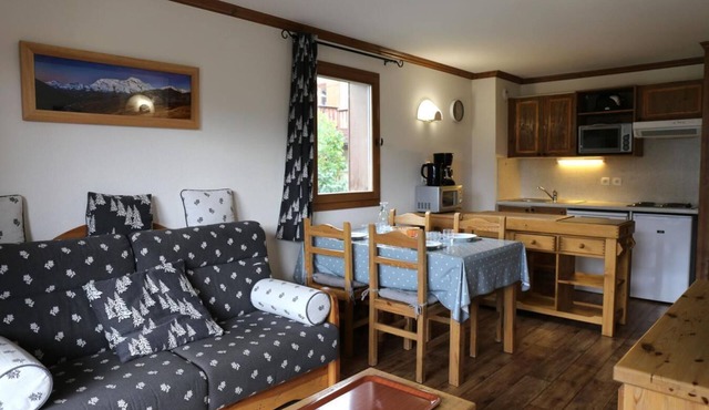 200m from resort center, 2nd floor, view open, balcony, tv, ski locker, 50m², Aussois