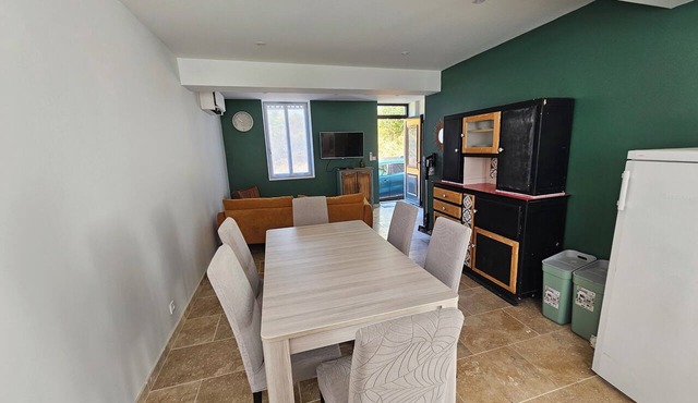 25 minutes from Le Pal Park, 1 km from downtown Bourbon-Lancy