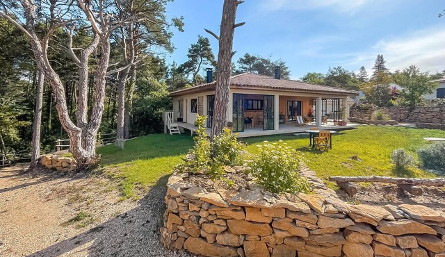 3 bedroom gorgeous home in Plan d'Aups-Sainte-Bau