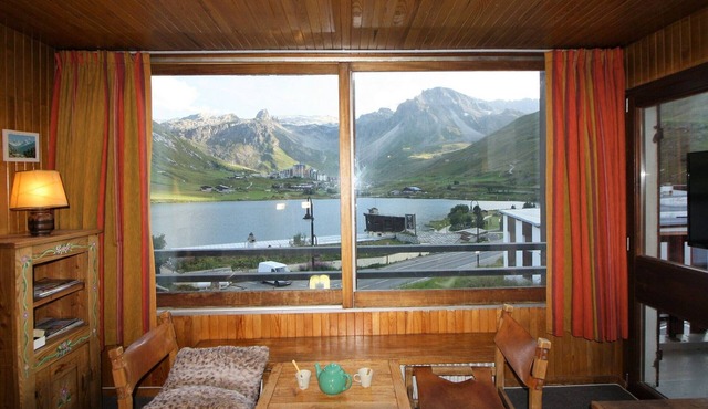 3-Bedroom Duplex for 8, Lake View in Tignes