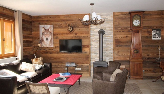 3-bedroom apartment, 2 bathrooms, parking, near slopes, equipped with high standards