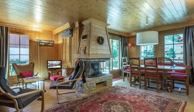 3-room apartment with terrace, fireplace, parking, and WiFi in Val-d'Isère
