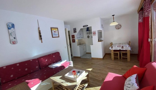 300m from resort center, Ground floor, view mountain, balcony, tv, ski locker, 37m², La Tania