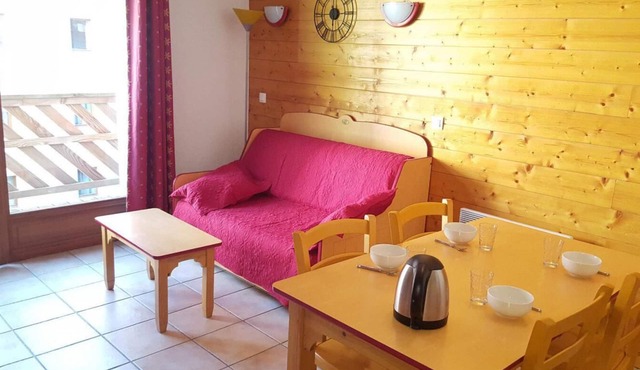 300m from resort center, 4th floor, balcony, parking, tv, 40m², Aussois