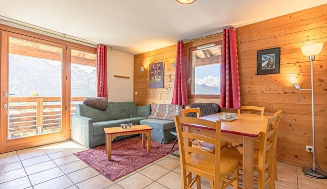 300m from resort center, 4th floor, balcony, parking, tv, 38m², Aussois
