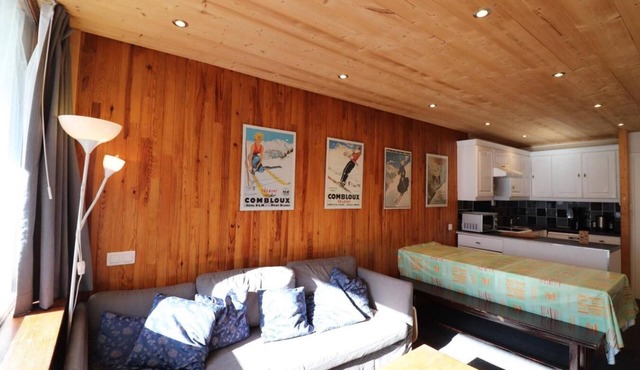 300m from resort center, 2nd floor, balcony, tv, ski locker, 55m², Tignes