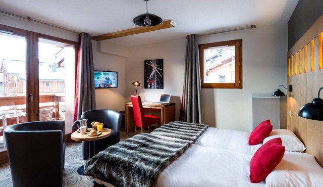300m from shops, fitness, swimming pool, sauna, hammam, terrace, balcony, tv, ski locker, 50m²