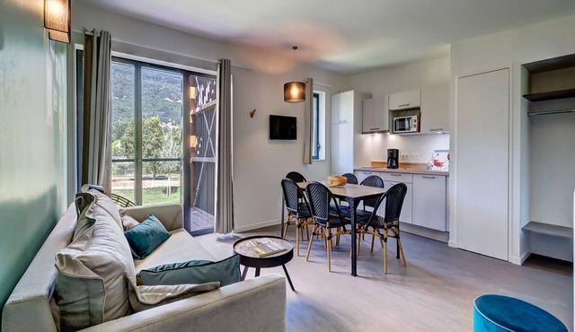 8-Person Savoie Family Retreat