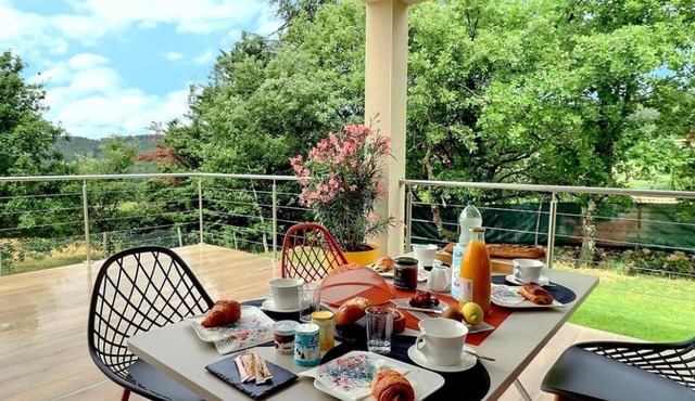 A refined getaway in south Ardèche - comfort, elegance, unobstructed views