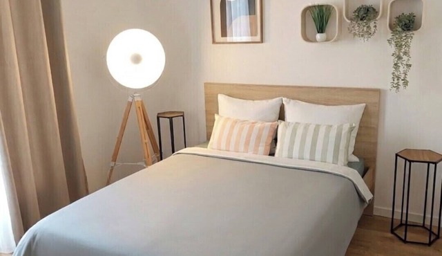 Air-conditioned apartment, first floor. Free parking