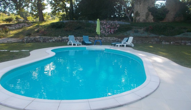 Air-conditioned bed-and-breakfast with a pool in the heart of the Gers countryside