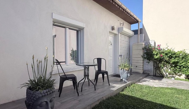 Air-conditioned studio with terrace 5 min to Metro Line 14